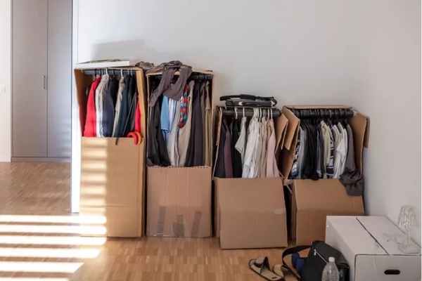 how to pack clothes for moving