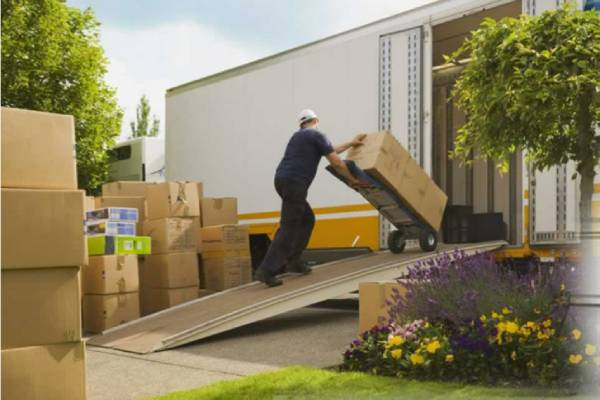 store furniture between moves