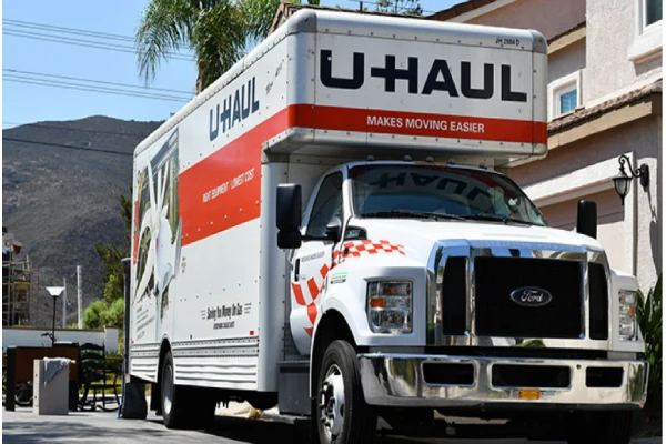 Which one is beteer? moving company or uhaul