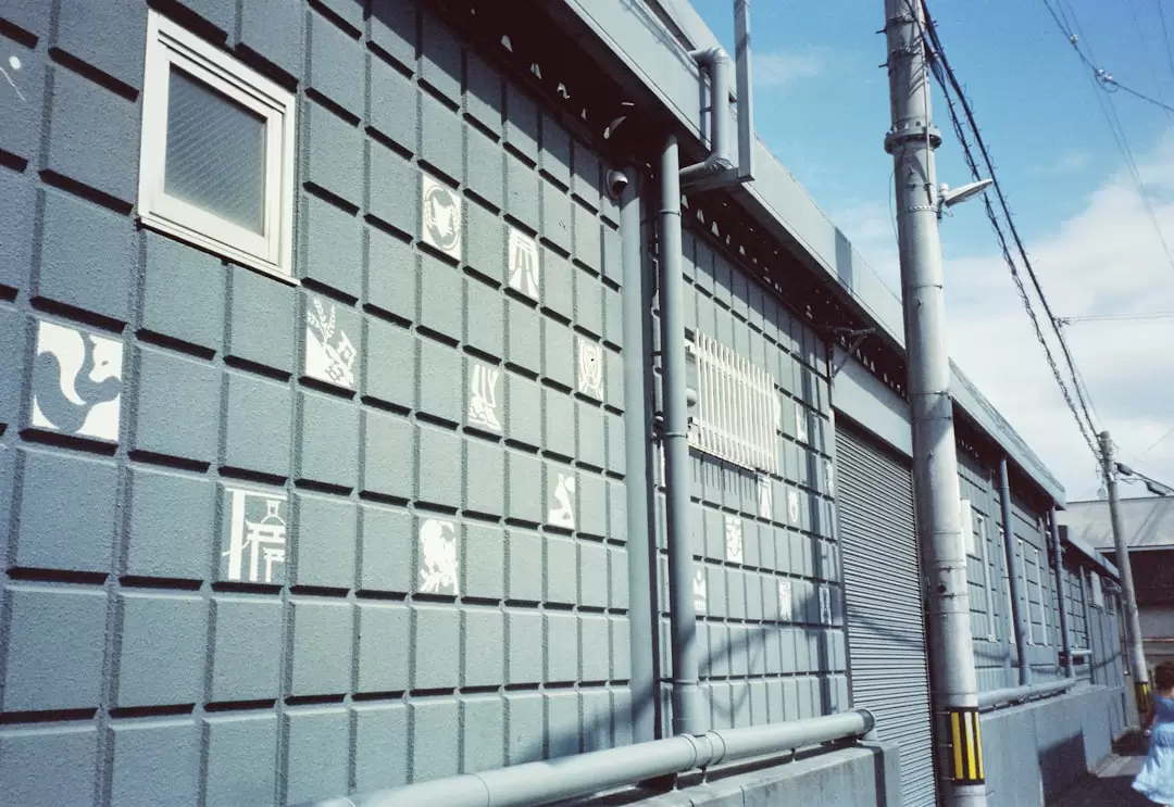 Storage units exterior with security features